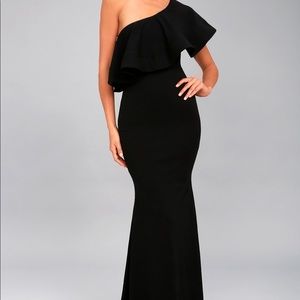 Lulu’s One Shoulder Maxi Dress